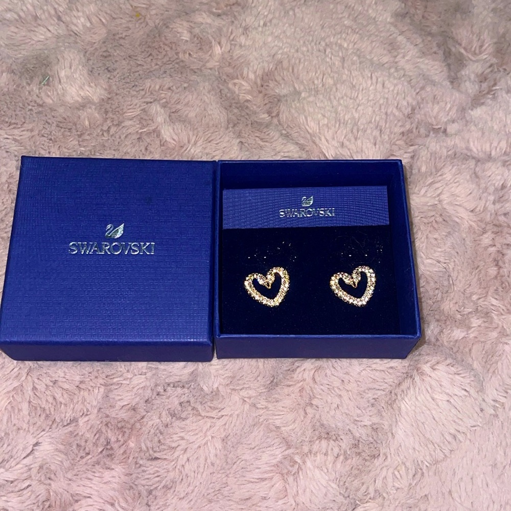 New 100% Authentic Swarovski Pave Sparkle Heart Lovely Earrings